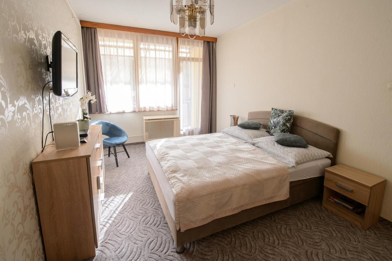 Lujzi Apartman Έγκερ Εξωτερικό φωτογραφία